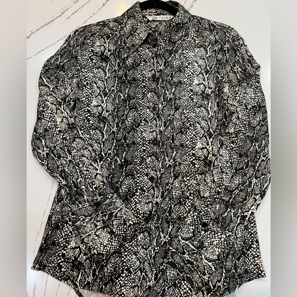 Satin leopard long sleeve shirt